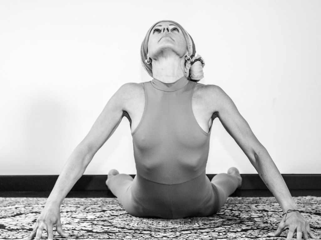 bhujangasana-posizione-del-cobra-autostima-donne