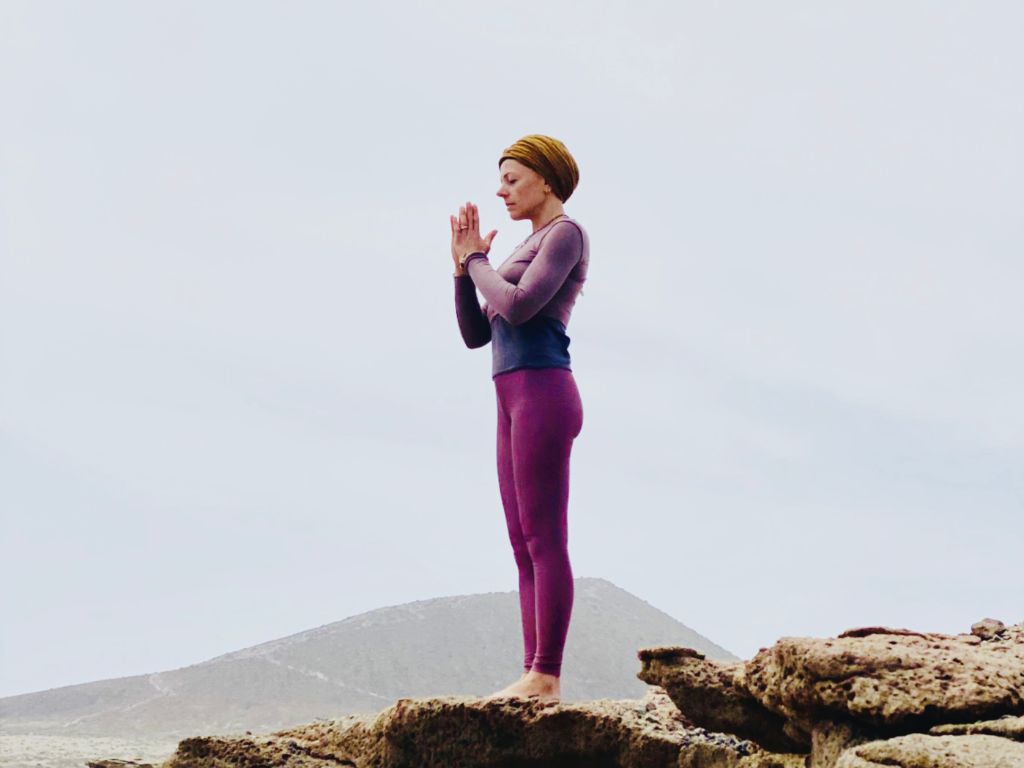 tadasana-posizione-della-montagna-autostima-donne