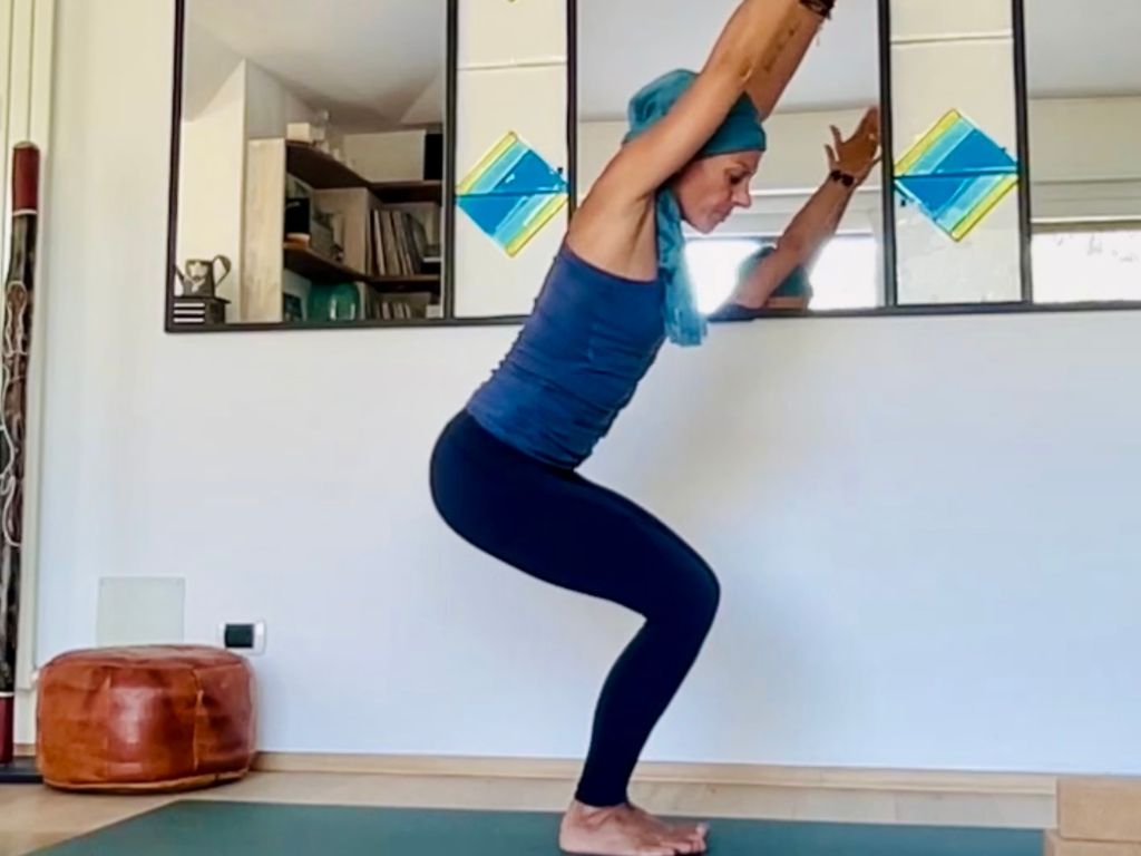 utkatasana-posizione-della-sedia-autostima-donne